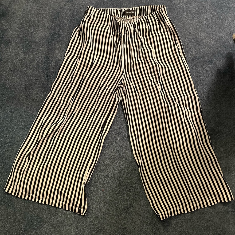 Express Black and White Stripped Cropped Culottes
